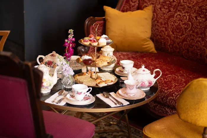 TEA WITH THE DUCHESS Picture 3