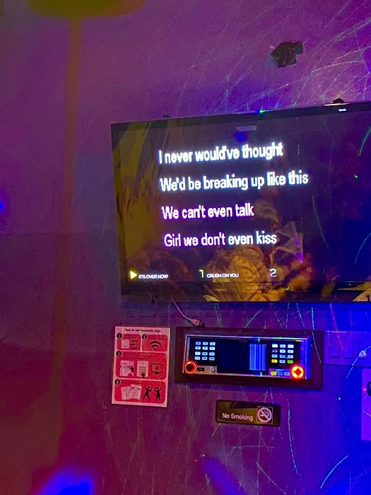 5 Bar Karaoke Picture 6