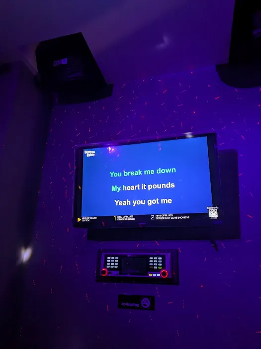5 Bar Karaoke Picture 5