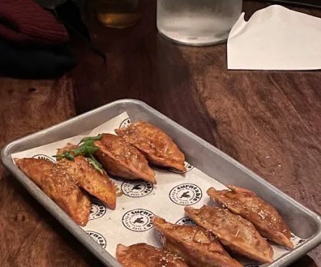 Turntable LP Bar & Karaoke