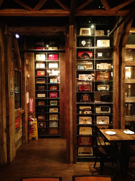 Turntable LP Bar & Karaoke Picture 9
