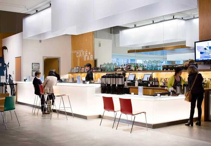 Signature Café and Bar Picture 6