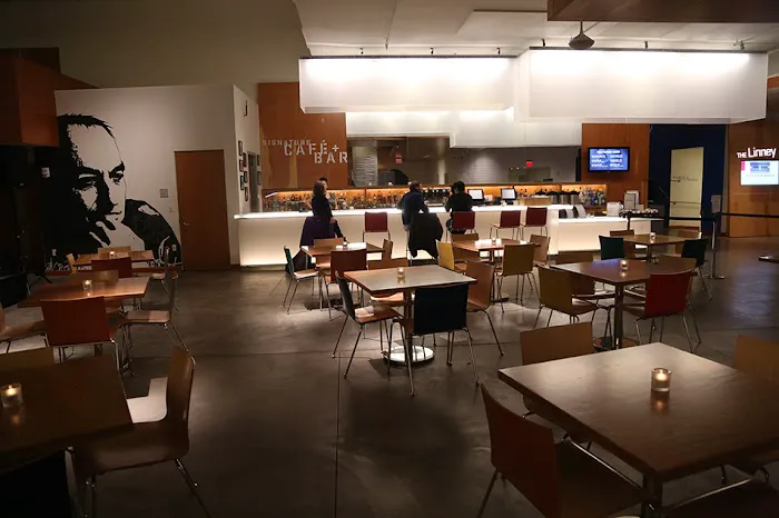 Signature Café and Bar Picture 5