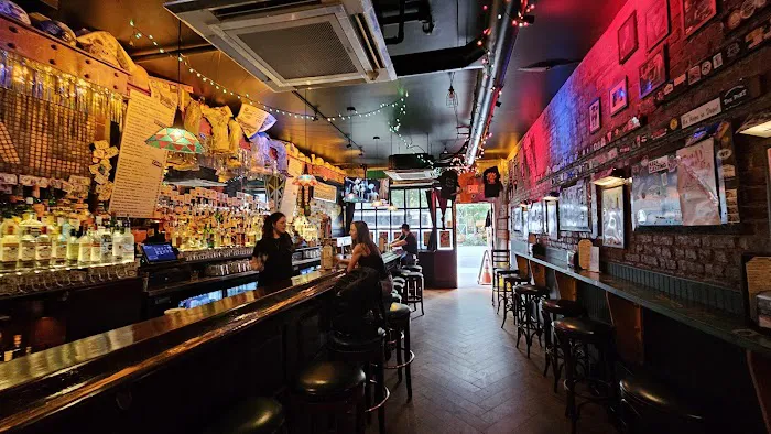 Port Authority Food & Deli Picture 4