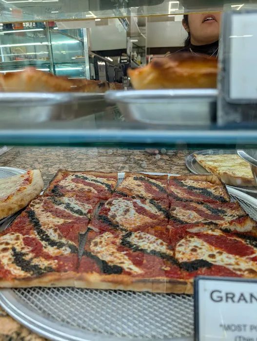 Village Square Pizza - Midtown Picture 2