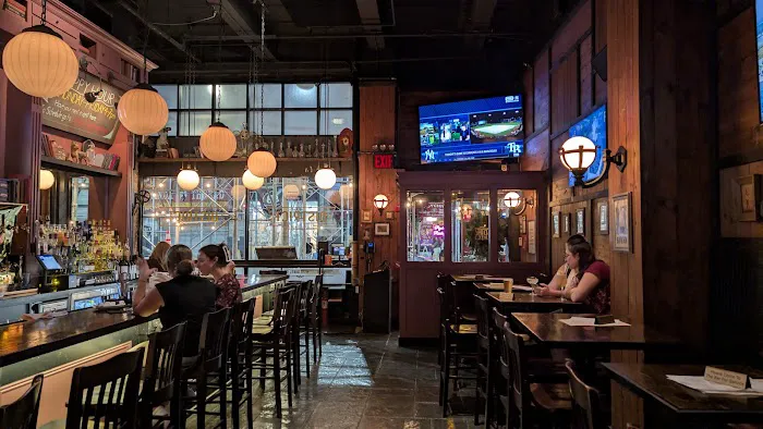 District Tap House Picture 3