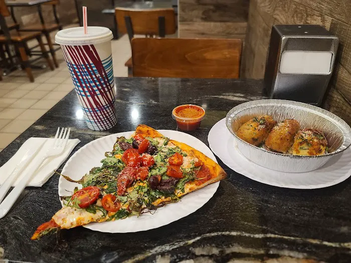 Claudio's Pizza & Pasta Picture 8