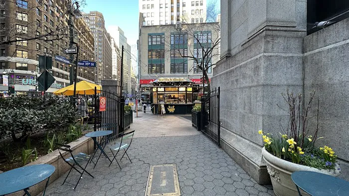 Herald Square Cafe Picture 3