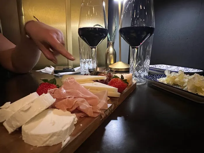 Ayza Wine & Chocolate Bar Picture 1