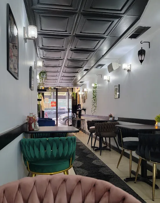 Captain's Bar and Grill Picture 7