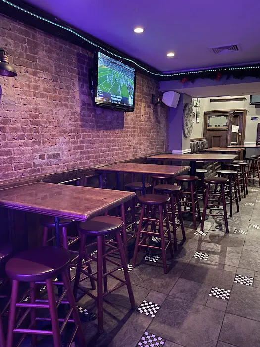 Captain's Bar and Grill Picture 4