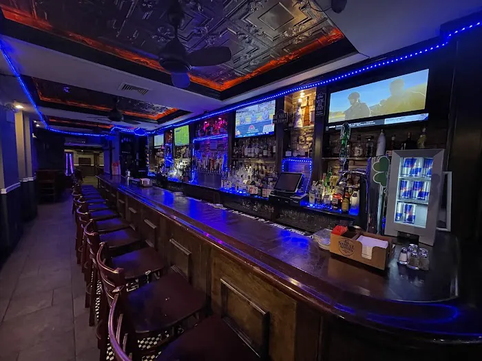 Captain's Bar and Grill Picture 3