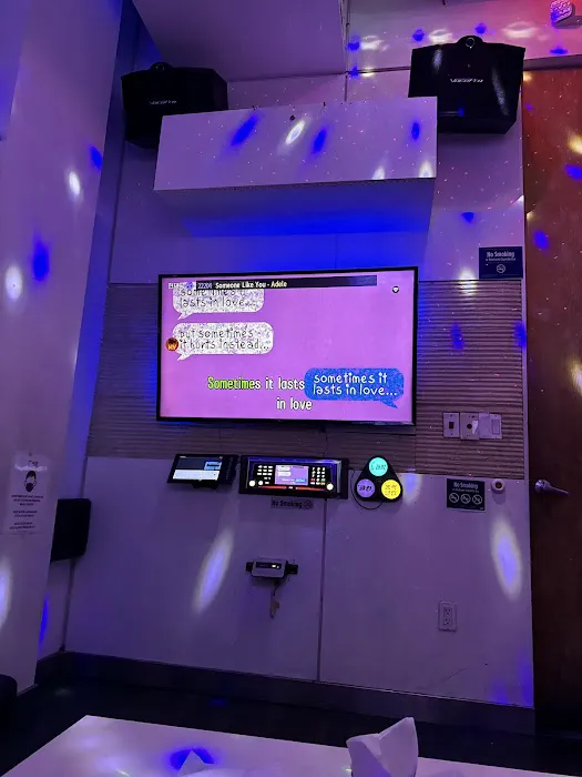 Maru Karaoke Lounge Picture 7