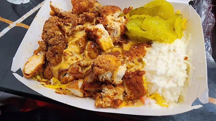 Fluffies Hot Chicken - Midtown Picture 2
