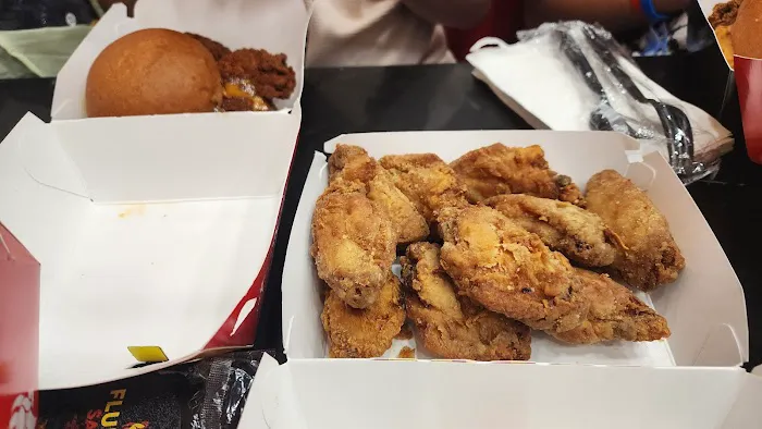 Fluffies Hot Chicken - Midtown Picture 5