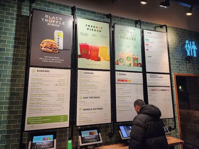 Shake Shack Midtown East Picture 6