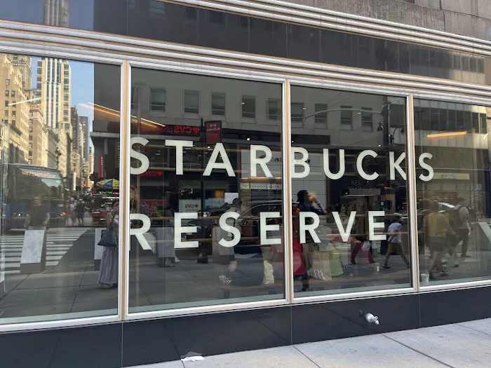 Starbucks To Go & Shop Picture 3