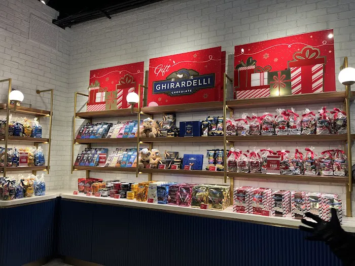 Ghirardelli Chocolate & Ice Cream Shop Picture 4