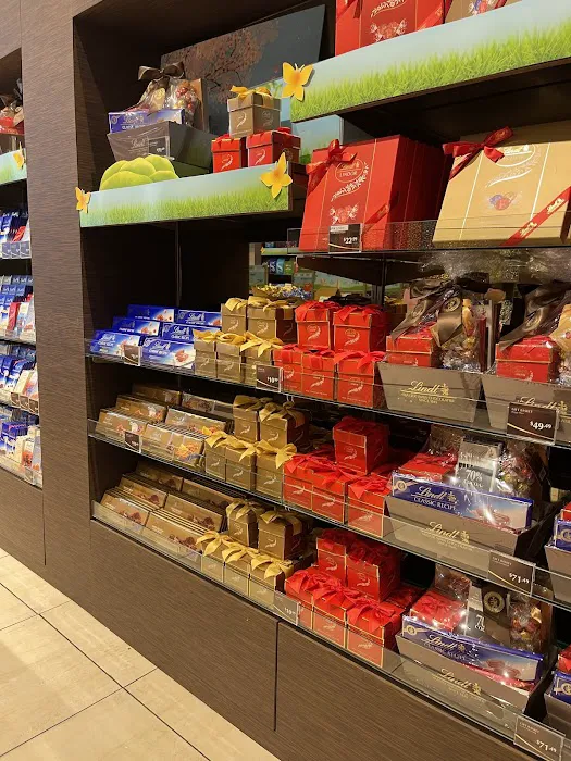 Lindt Chocolate Shop Picture 10
