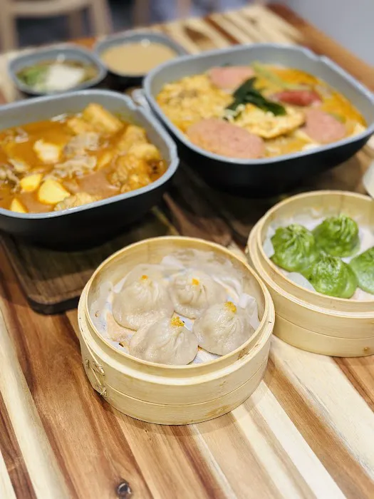 Ling Long Soup Dumplings 玲珑小笼包 Picture 6