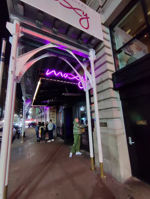 Bar Moxy Picture 7