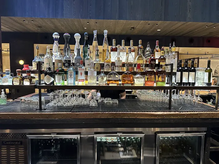 Bar Moxy Picture 5
