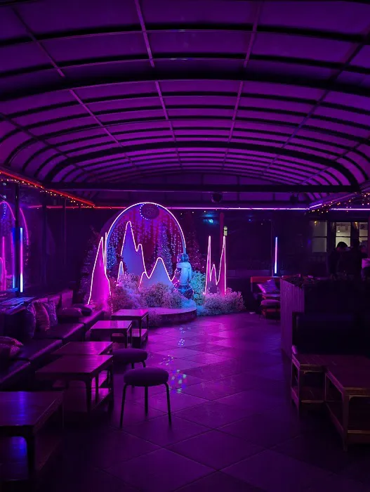Magic Hour Rooftop Bar & Lounge Picture 4