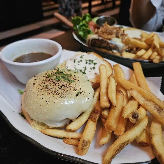 Black Tap Craft Burgers & Beer - 35th St Picture 4