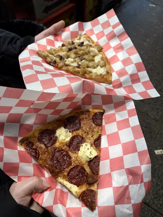 Famous New York Pizza Picture 5