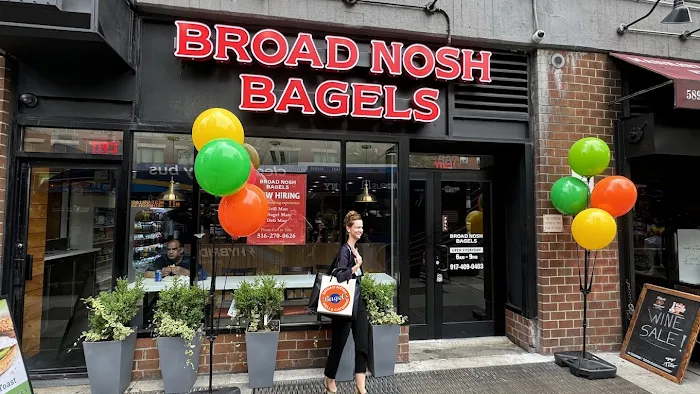 Broad Nosh Bagels Deli & Catering 42nd Street Picture 4