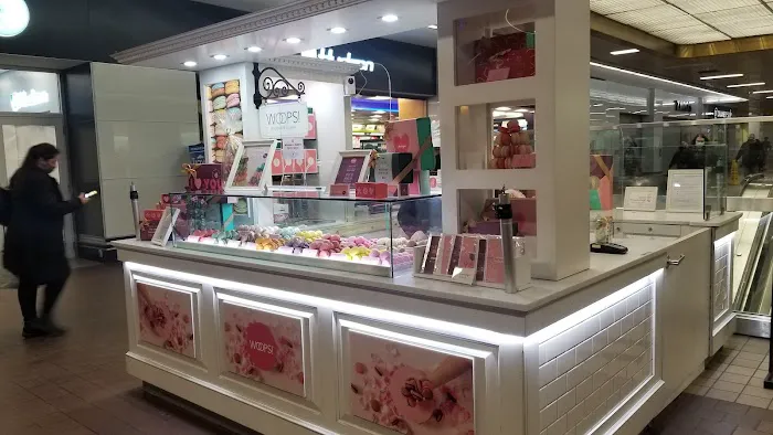 Woops! Macarons & Gifts (Port Authority NYC) Picture 7