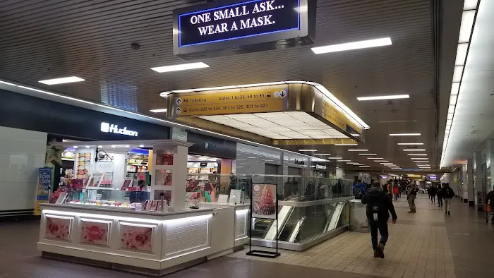 Woops! Macarons & Gifts (Port Authority NYC) Picture 10