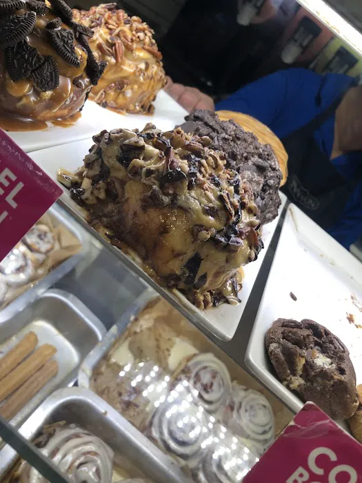 Cinnabon Picture 3