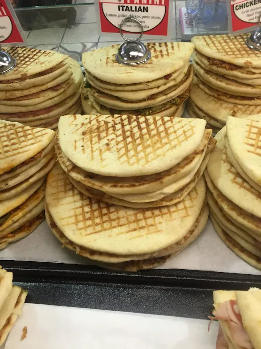 5 Brothers Gourmet Market Picture 3