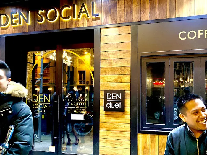 Den Social Lounge Picture 10