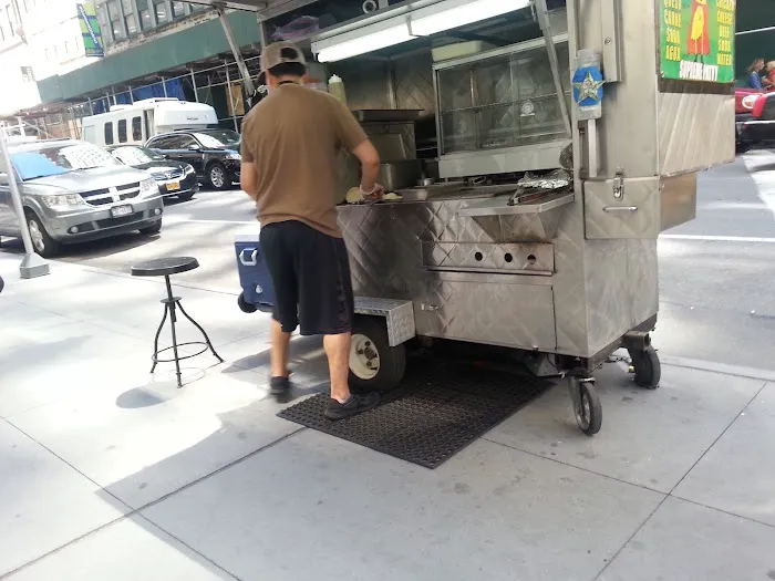 Suprema Empanada Food Cart Picture 4
