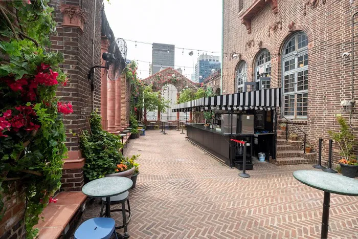Artie's Backroom & Rooftop Picture 7