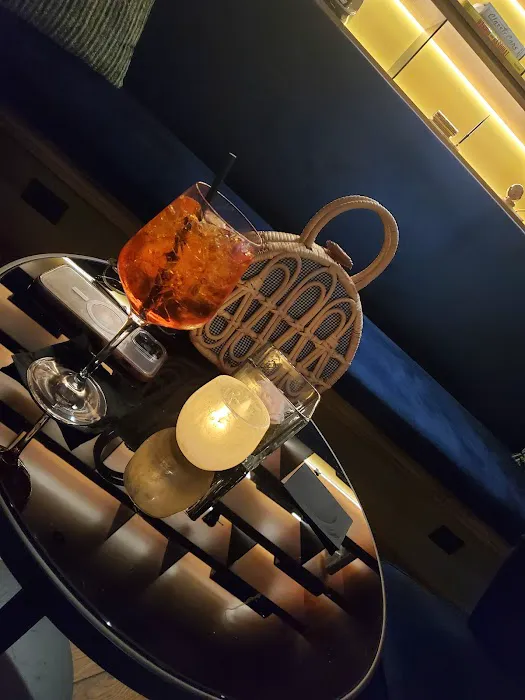 MAD Bar and Lounge Picture 6