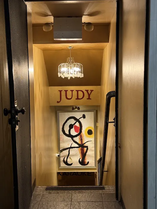 Judy & Manhattan Inc Picture 3