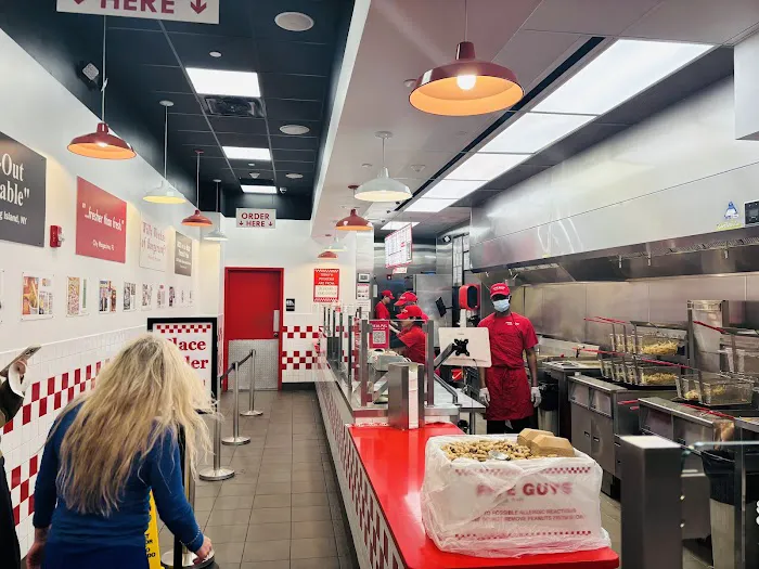 Five Guys Picture 4