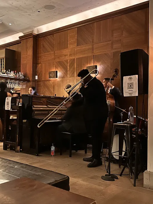 Winnie's Jazz Bar Picture 1