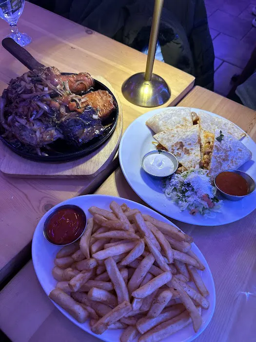 Fusion Bar and Grill Peruvian/Mexican Picture 5