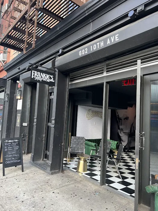Frankie's Pub Picture 2