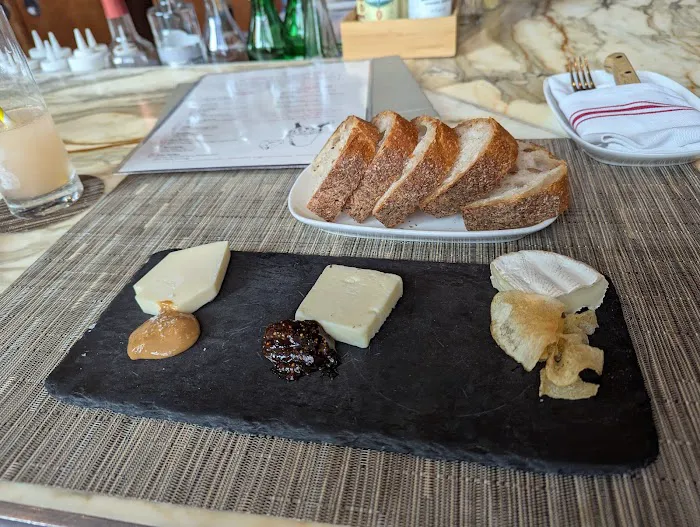 Ardesia Wine Bar Picture 2
