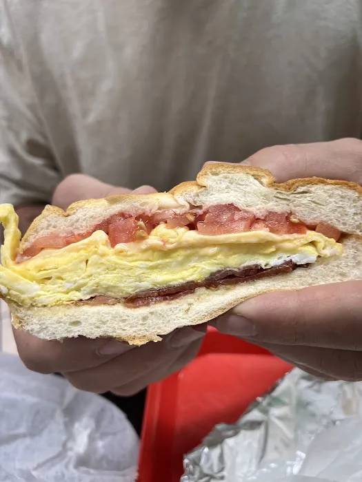 HELL'S KITCHENETTE GOURMET DELI Picture 3