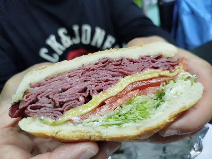HELL'S KITCHENETTE GOURMET DELI Picture 4