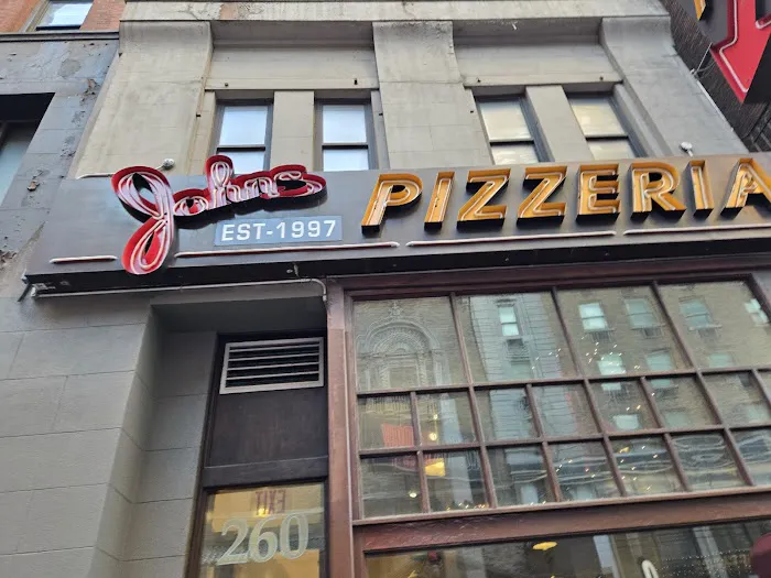 John's Pizzeria of Times Square Picture 6
