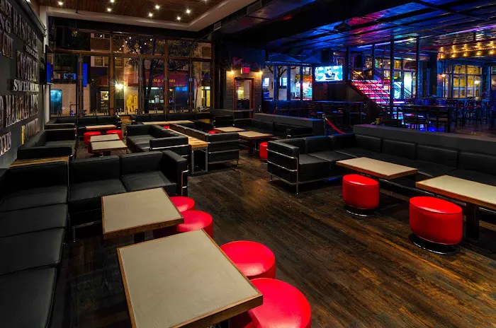 Iron Bar & Lounge NYC - Hell's Kitchen Picture 9