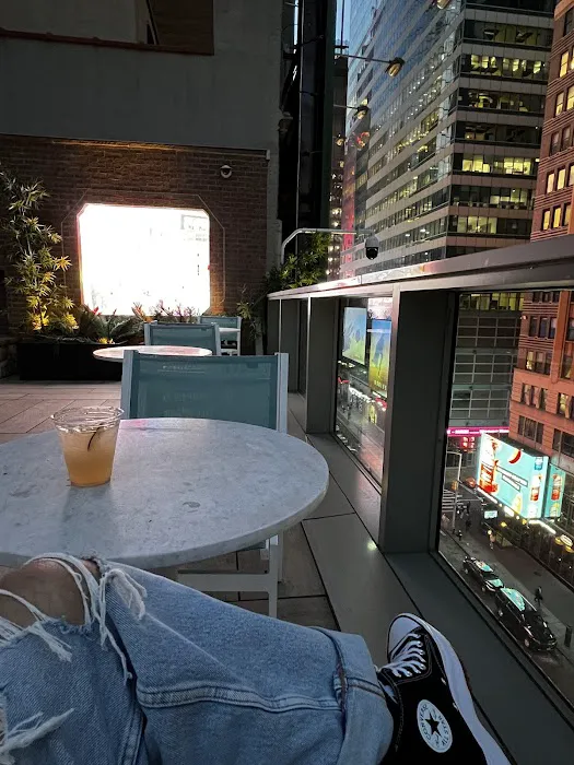 License to Chill Bar - Times Square Picture 9