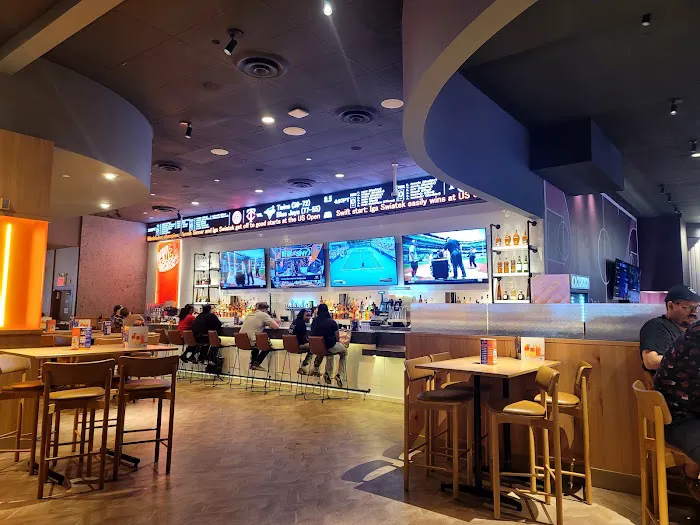 Dave & Buster's New York City - Times Square Picture 9